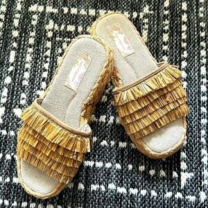 Sandals by BAND OF GYPSIES Hula Size 6 Natural Raffia Fringe Slide Vegan Tan